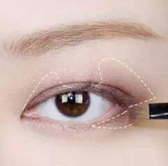 烟熏妆的画法步骤