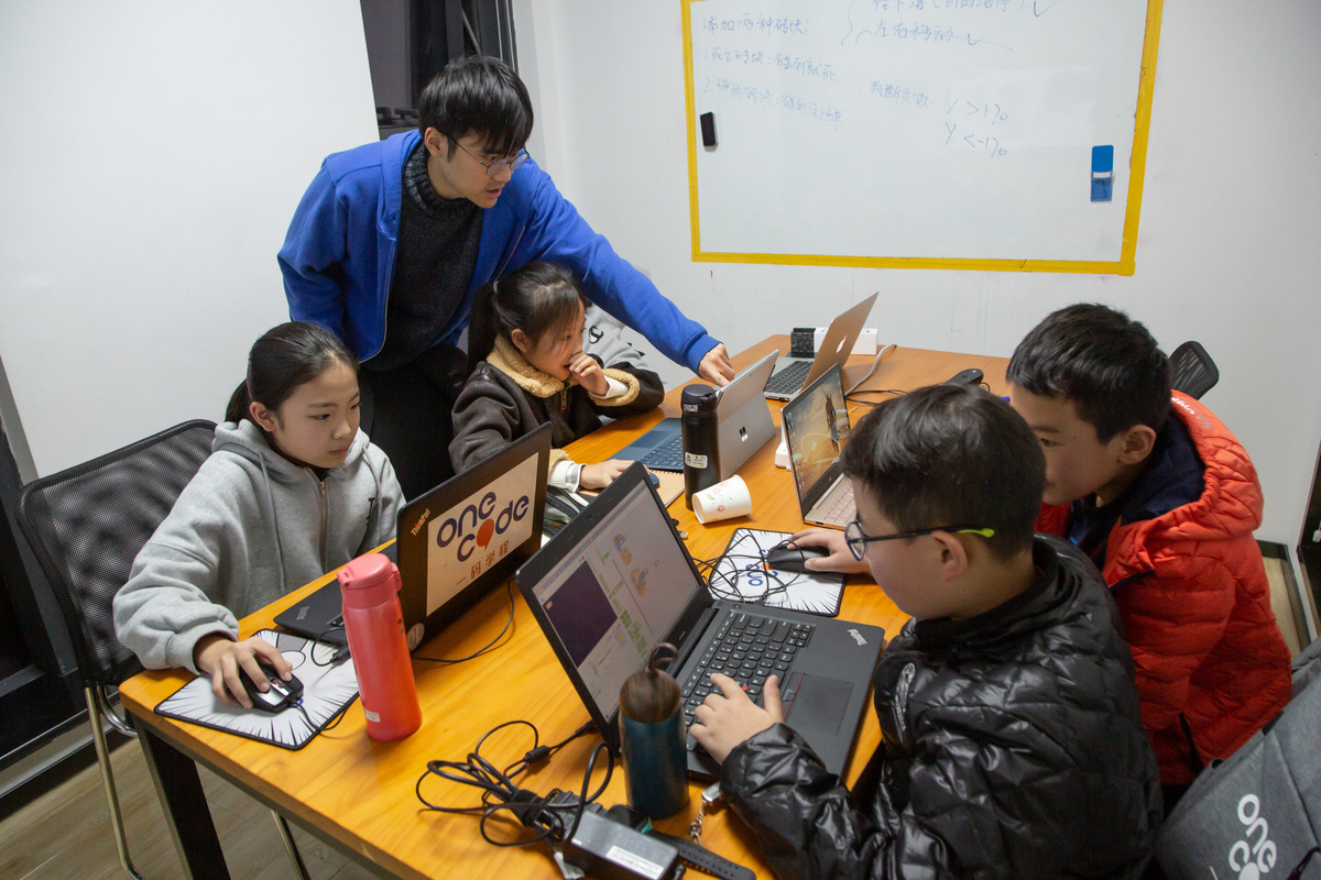 每日一词∣大众创业、万众创新 mass entrepreneurship and innovation initiative