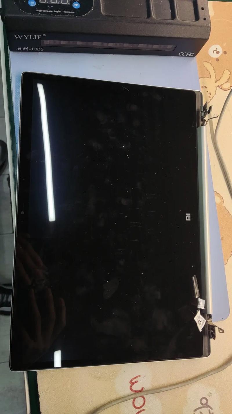 笔记本屏幕暗层
