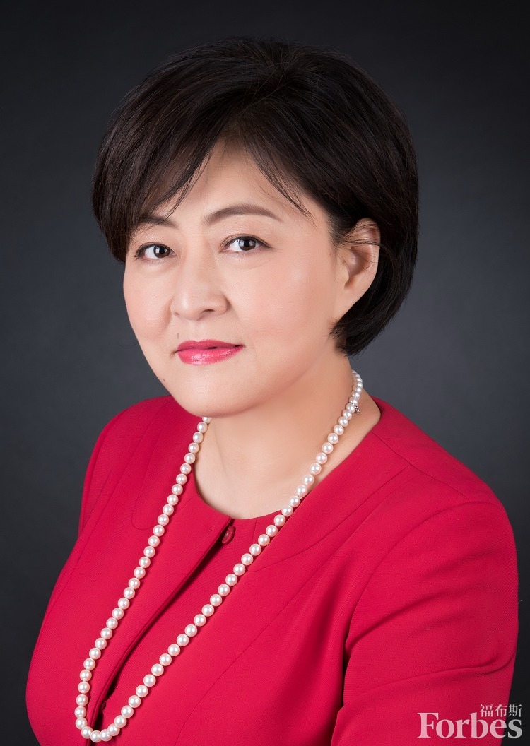 投出四位福布斯富豪的风投女王——徐新