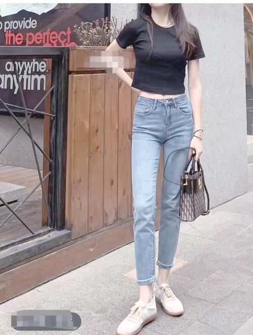 高腰短裤搭配什么上衣韩系