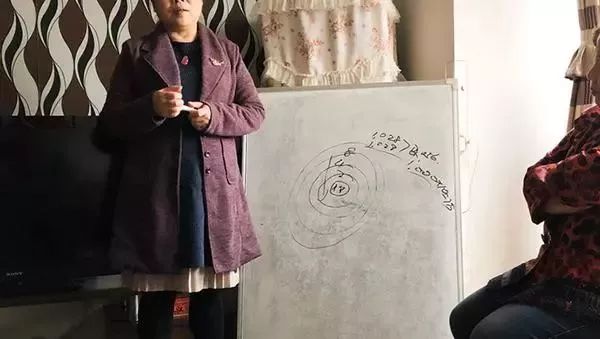 揭秘 | 记者卧底新型传销组织：有APP谈期股权，骗到昔日千万富翁