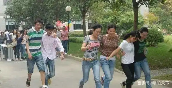 两人三足的游戏流程