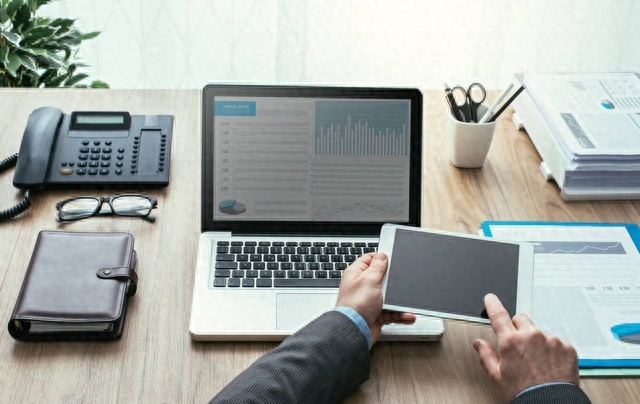 Linux 系统中的 SSH 是什么？如何使用 SSH 进行远程登录和文件传输？