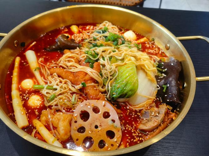 火锅、麻辣烫、冒菜 冬季如何健康吃“烫菜”