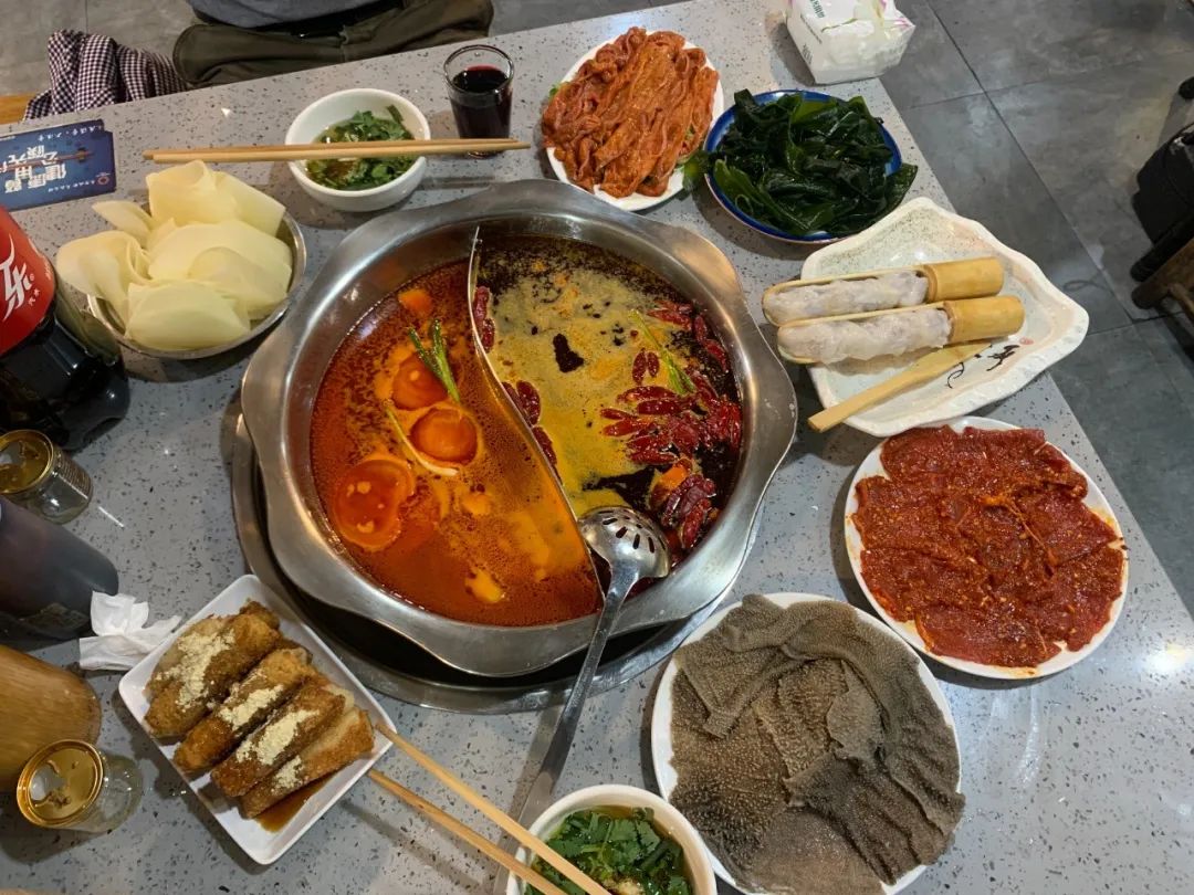 冒菜、串串、火锅、钵钵鸡到底有啥子区别？