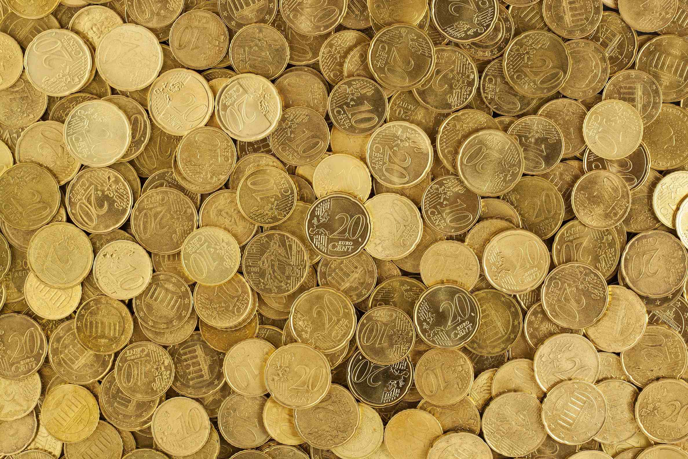 如何选择合适的黄金投资策略？这些策略如何帮助投资者实现投资目标？