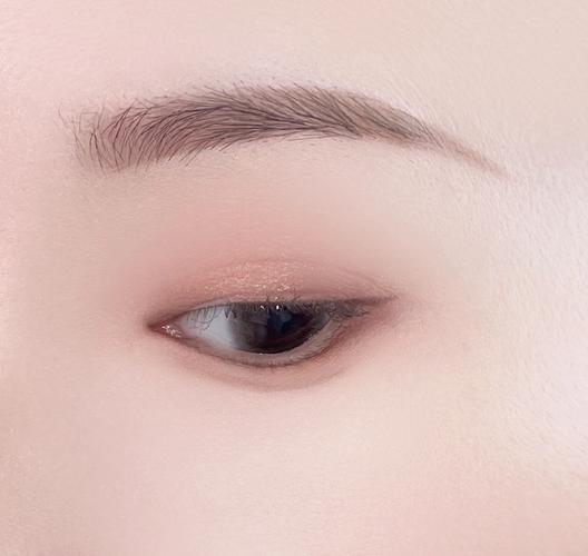 眼线虽细，一笔就定妆容成败