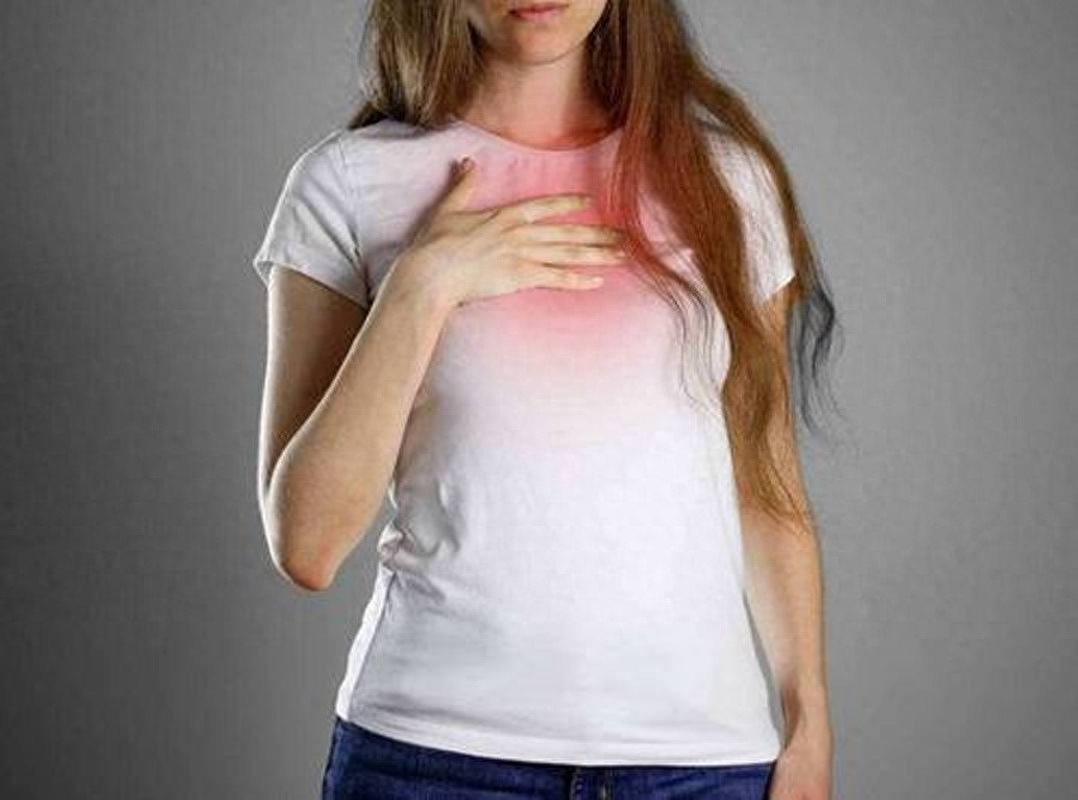 哺乳期乳房红肿胀痛，别当堵奶上火，乳腺炎拖久了化脓反复难愈