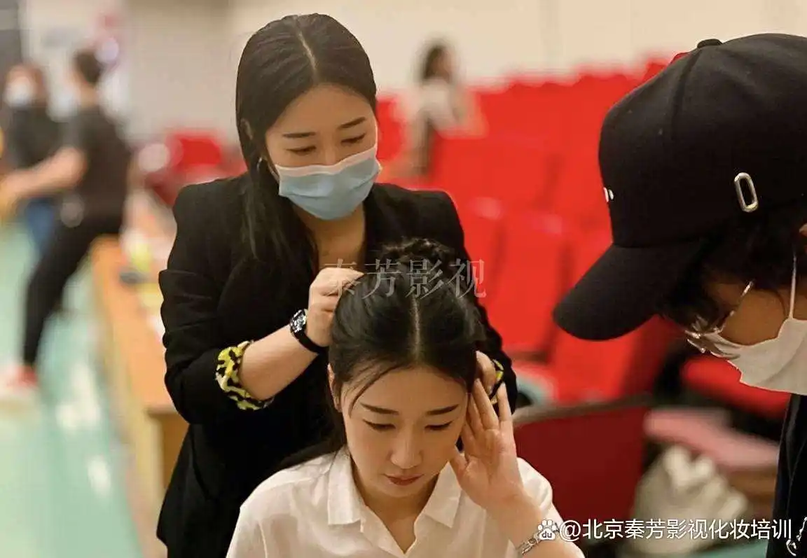 影视化妆：舞台妆在镜头下鲜艳且不浮夸的技巧