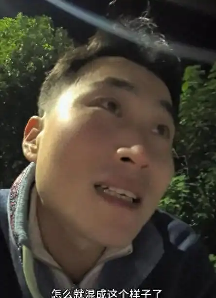 35岁海归硕士创业负债，回家借钱被父赶出门，母亲举动全网泪目